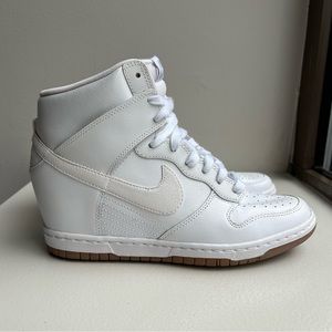 Nike Sky-Hi Dunk in white